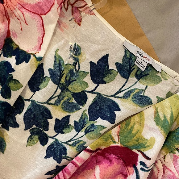 Floral front tie  crop top - Picture 4 of 7